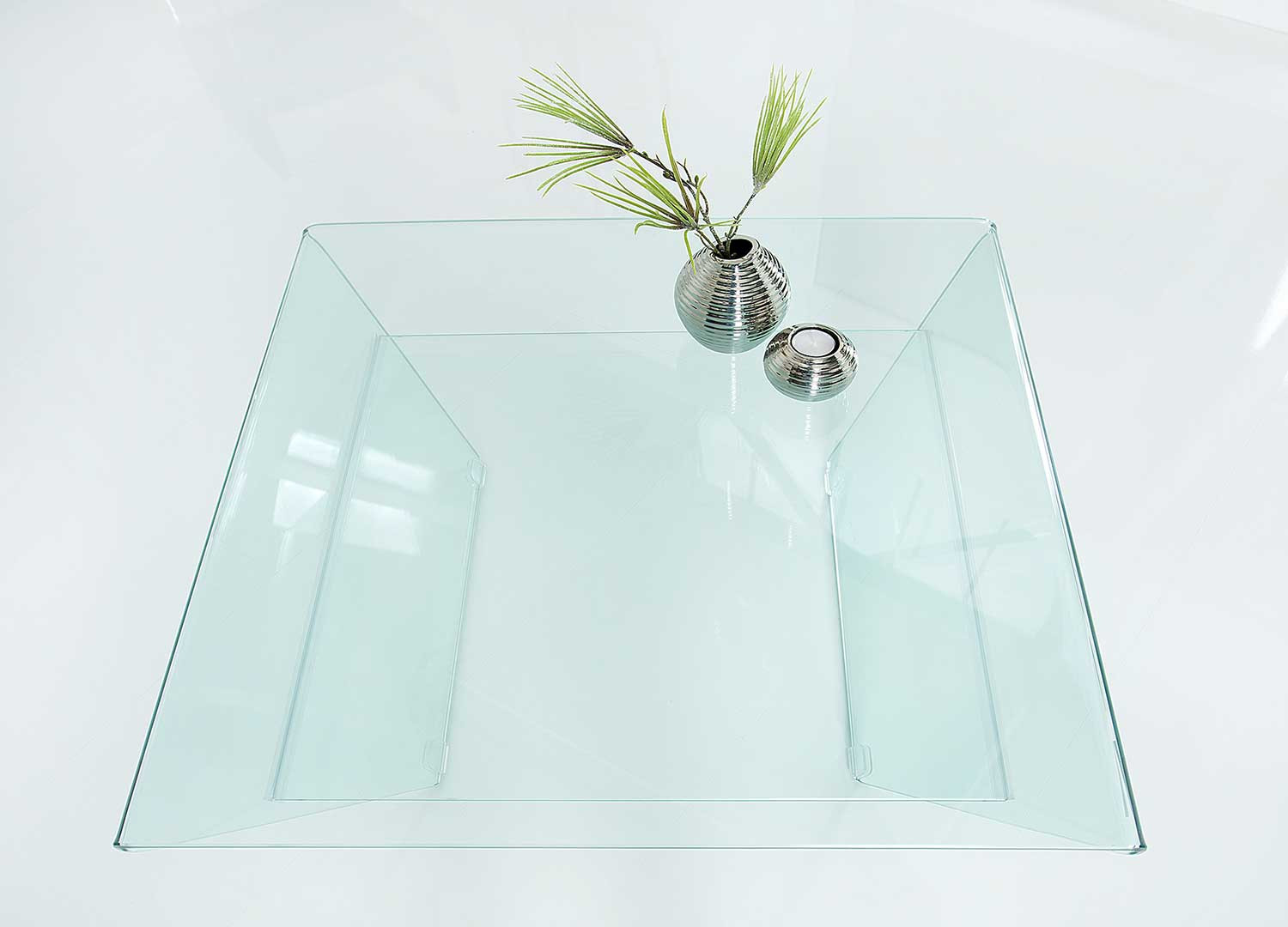 Table basse carrée en verre forme trapèze