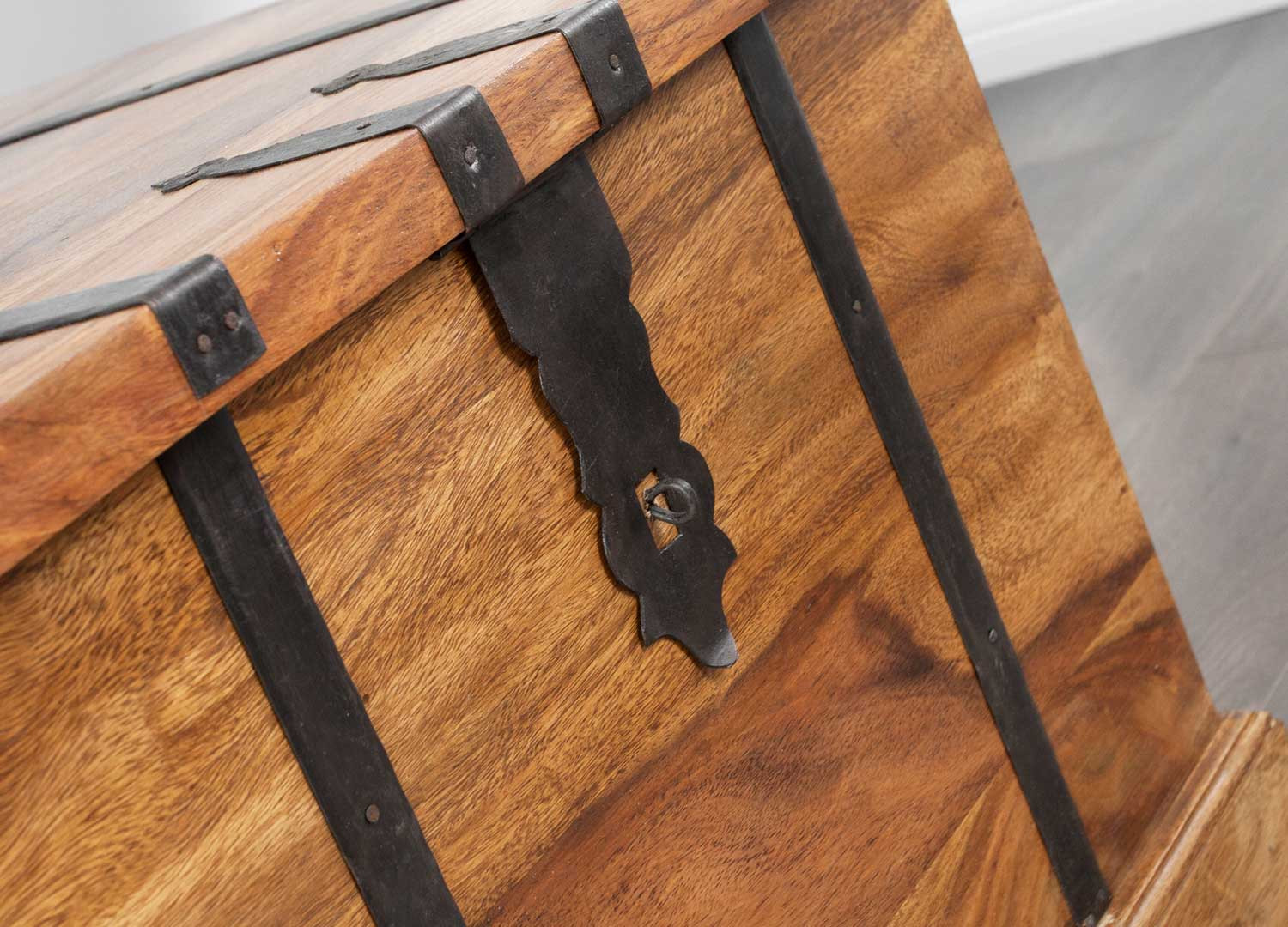 Table basse coffre de bar en bois massif 100 cm