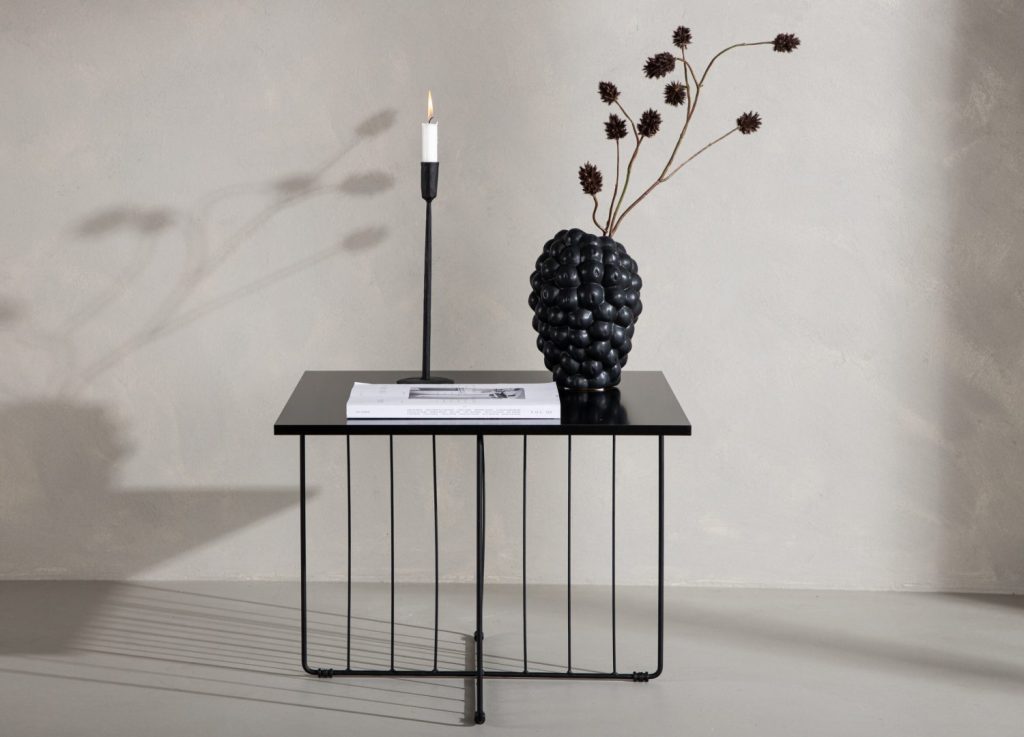 Table basse Dayton noir dans un salon contemporain