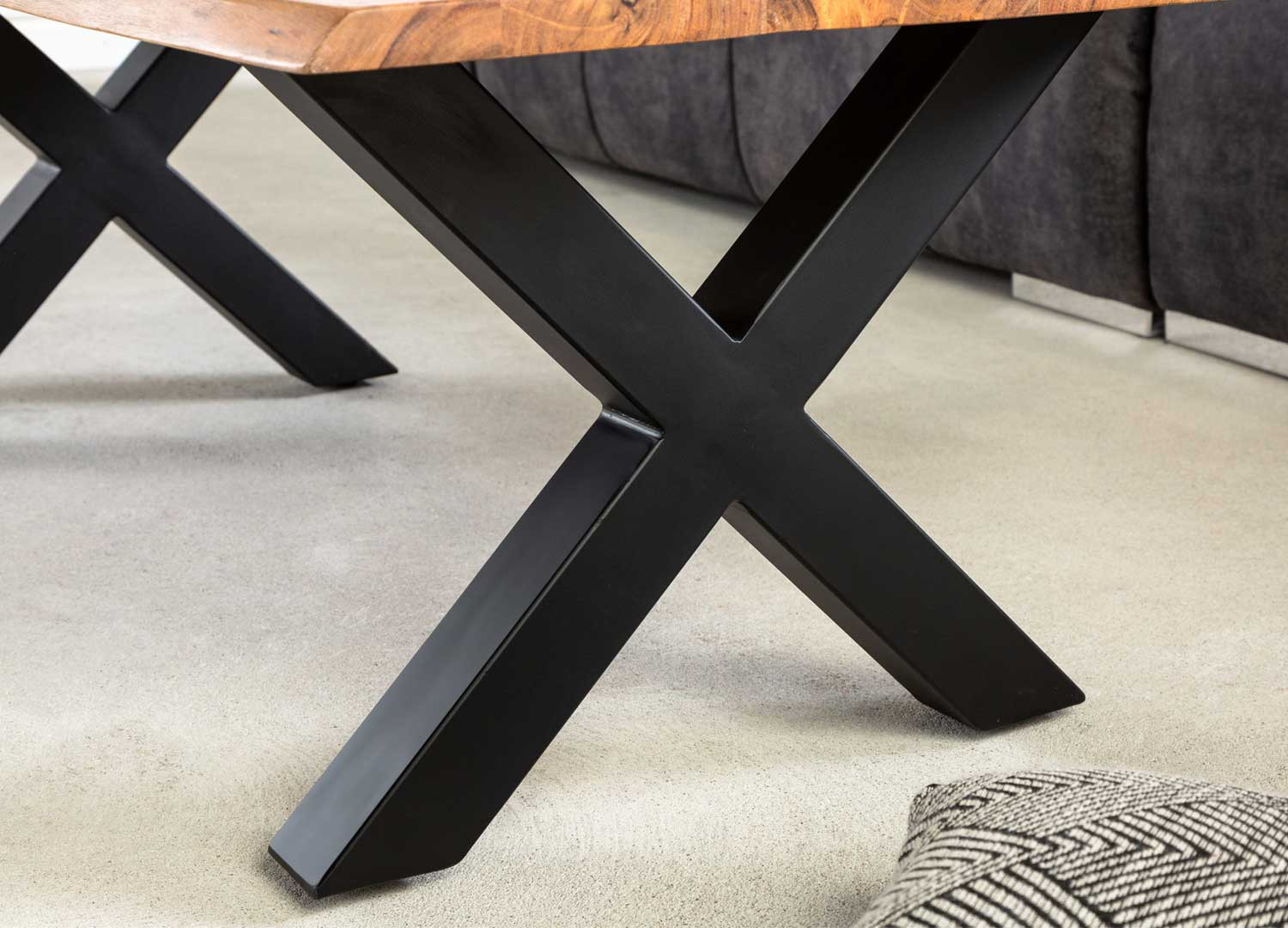 Table basse de salon 120 cm acacia miel et métal noir