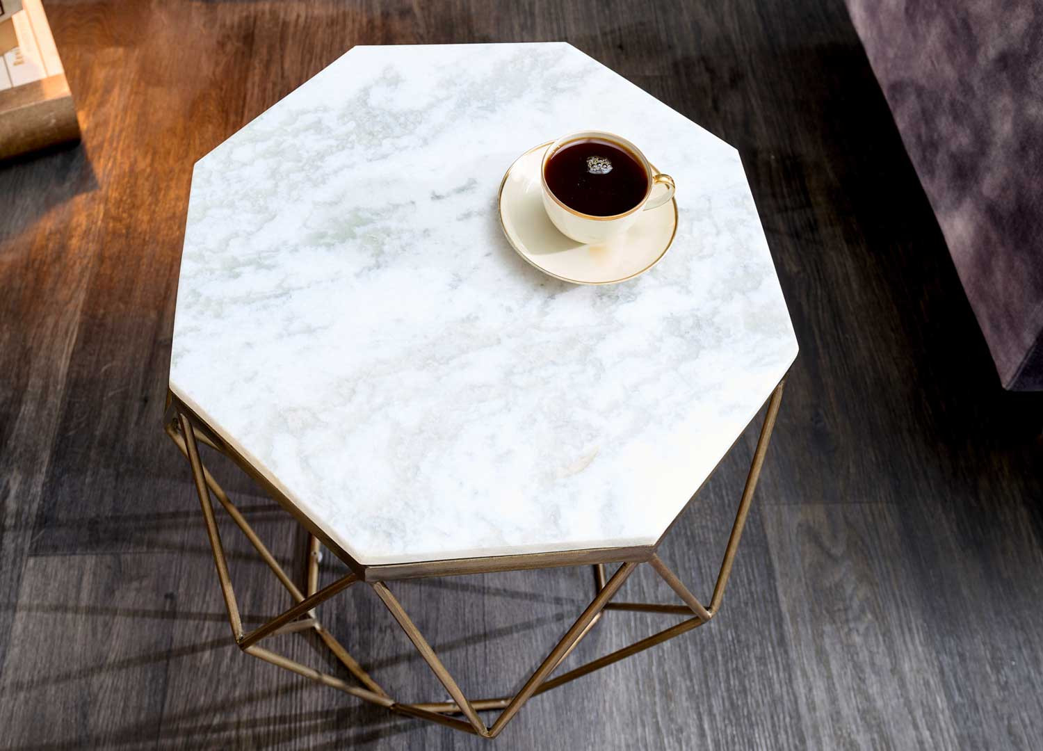 Table basse de salon fer doré et marbre blanc