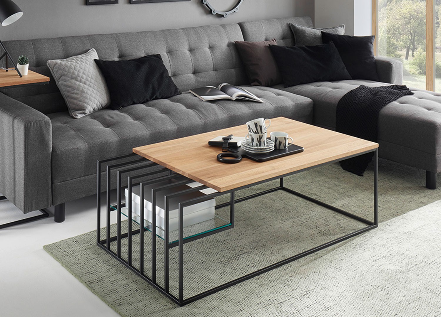 Table basse design chêne massif et métal noir