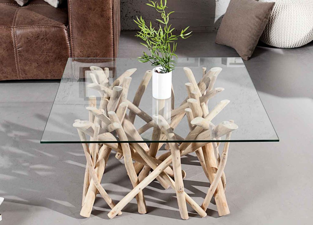 Table basse en bois flotté avec plateau en verre carré