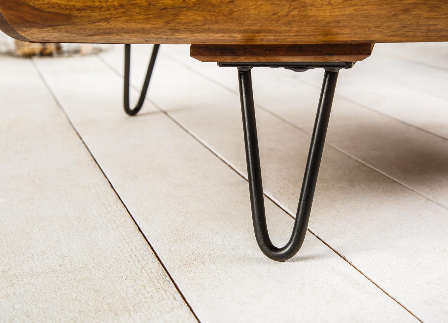 Table basse en bois sesham et pied épingle