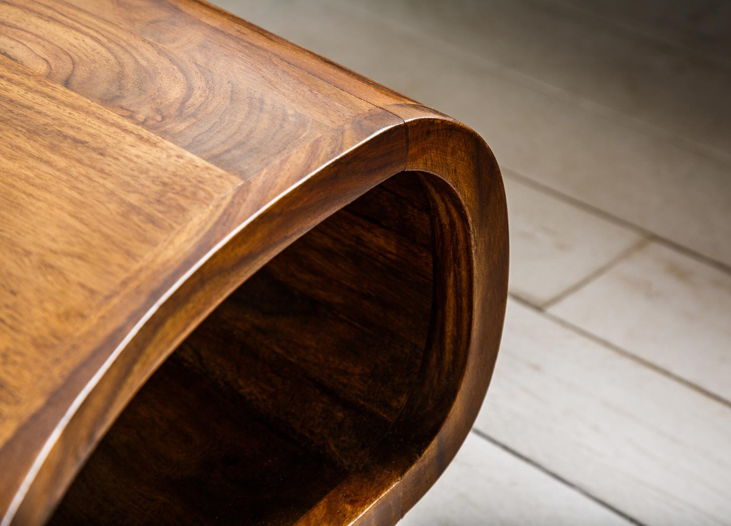 Table basse en bois sesham et pied épingle
