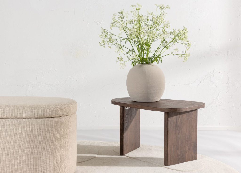 Table basse Grönvik moka dans un salon contemporain