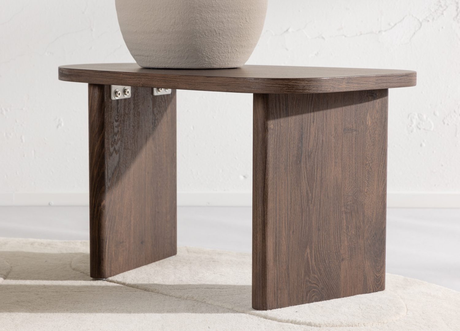 Table basse Grönvik moka dans un salon contemporain