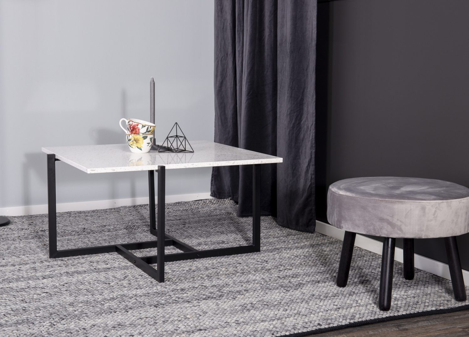 Table basse Hybrid blanc dans un salon contemporain