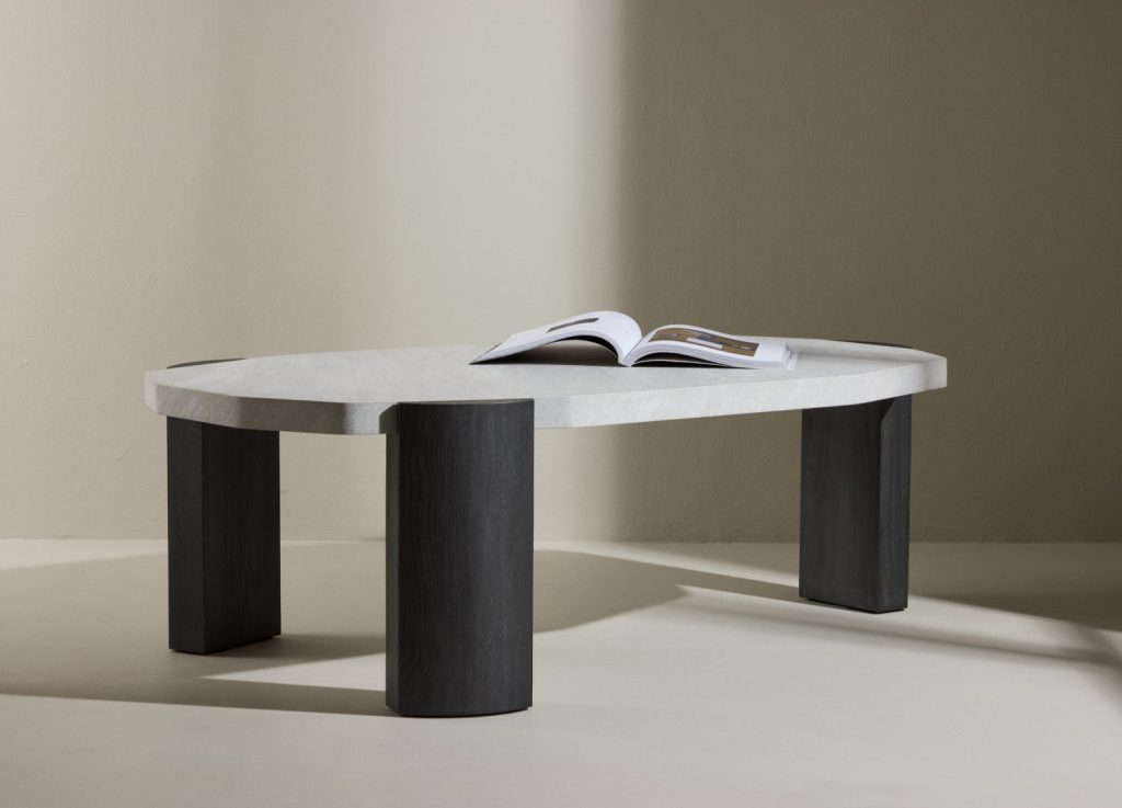 Table basse Kres beige dans un salon contemporain