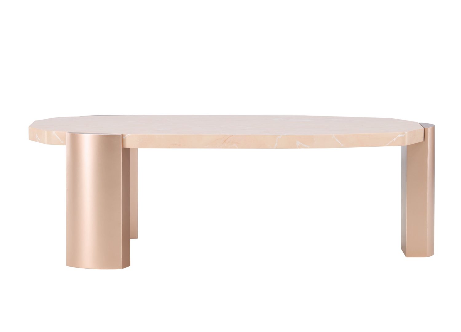 Table basse ovale Kres effet marbre rose 125 cm sur fond blanc