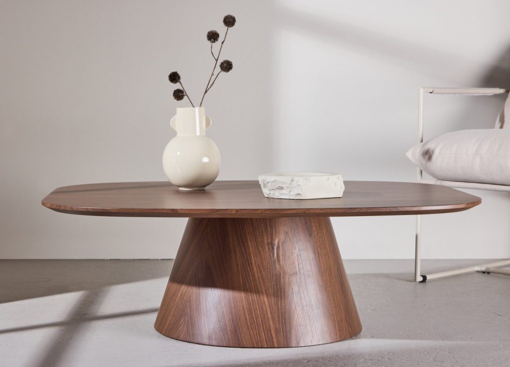 Table basse Lanzo moka dans un salon contemporain
