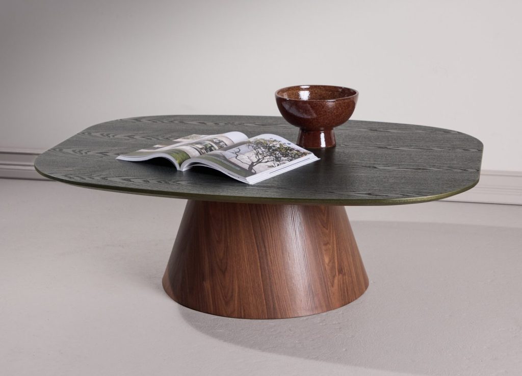 Table basse Lanzo vert foncé dans un salon contemporain