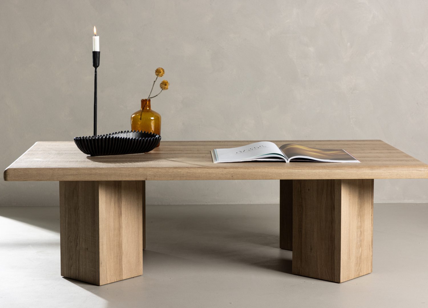 Table basse Lillehammer naturel dans un salon contemporain