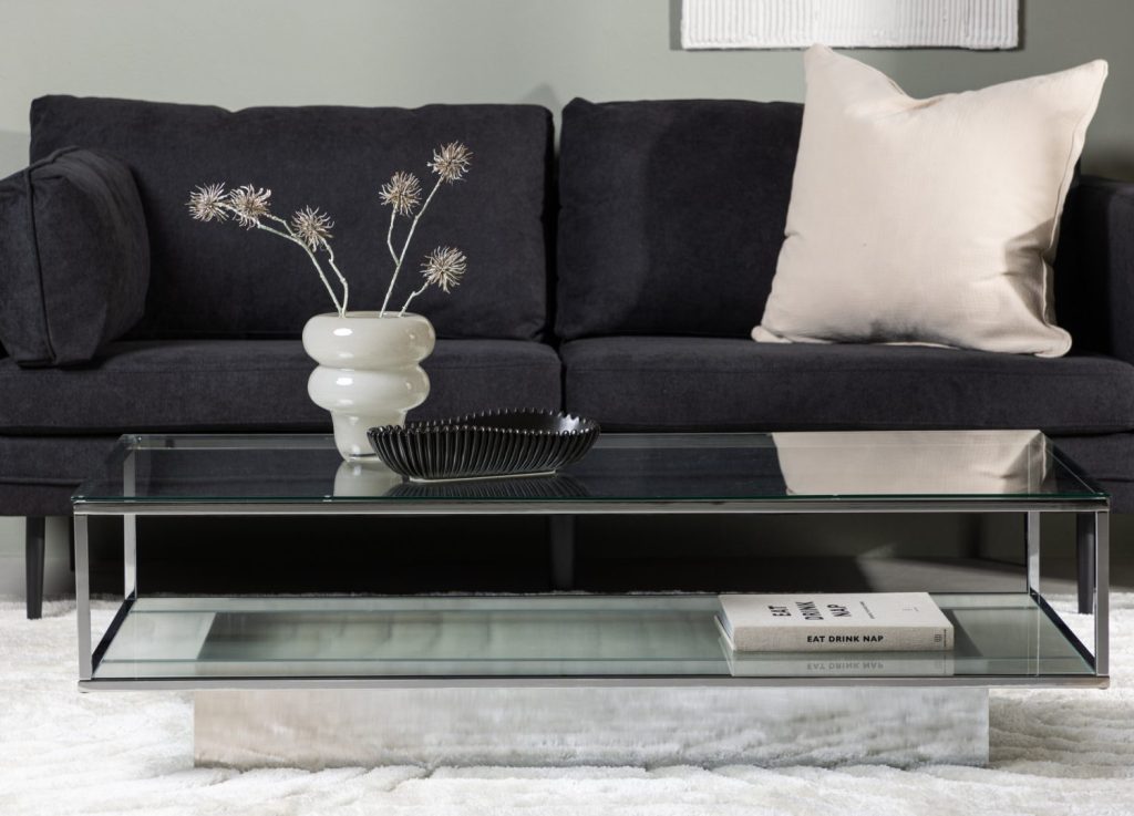 Table basse Maglehem transparent dans un salon contemporain