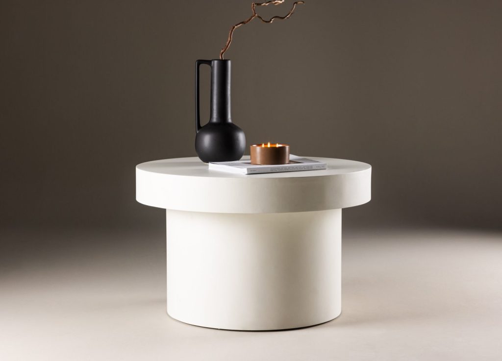 Table basse Malung blanc dans un salon contemporain