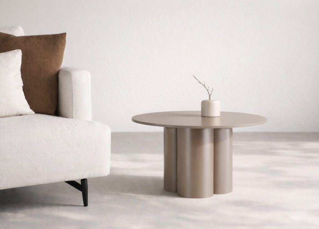 Table basse Olivia marron dans un salon contemporain