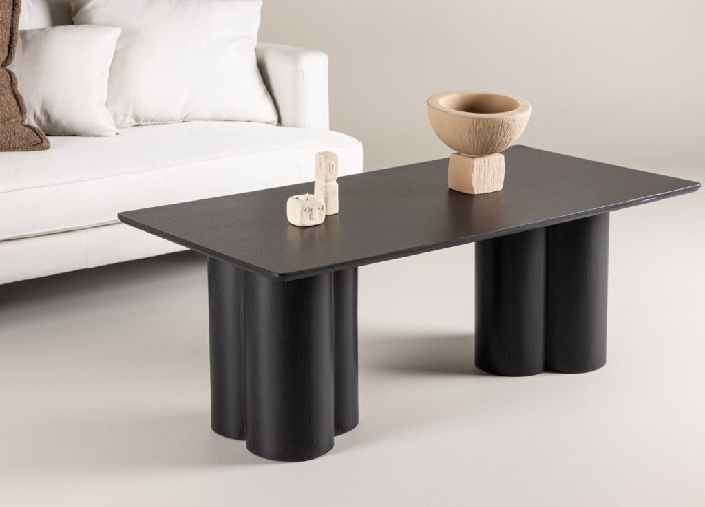 Table basse Olivia noir dans un salon contemporain