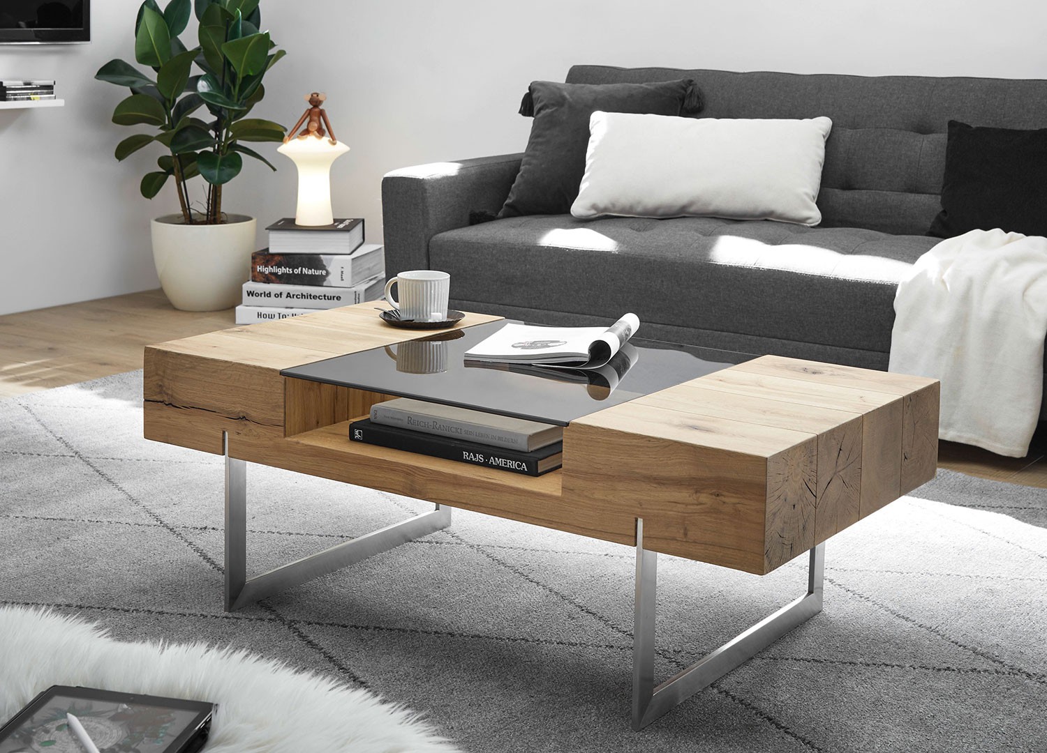 Table basse plaqué chêne avec niche de rangement