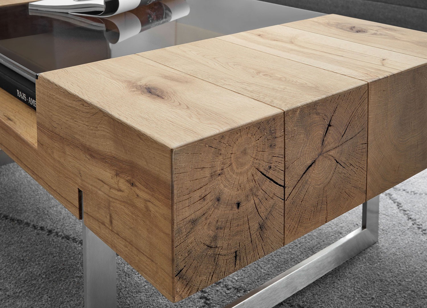 Table basse plaqué chêne avec niche de rangement