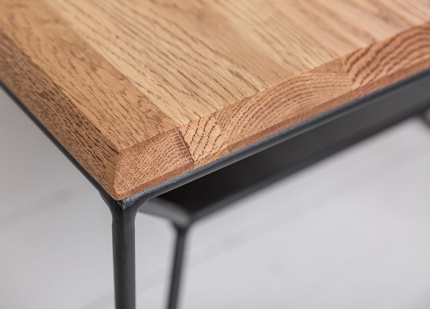 Table basse plateau en bois de chêne 1m10