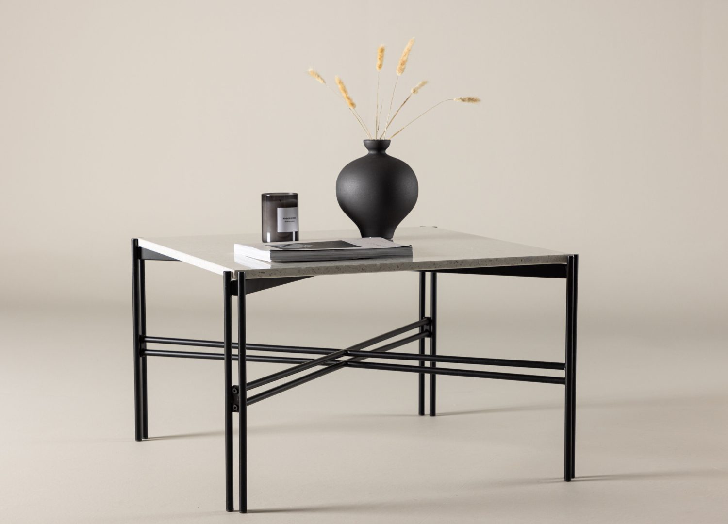 Table basse Razzia blanc dans un salon contemporain