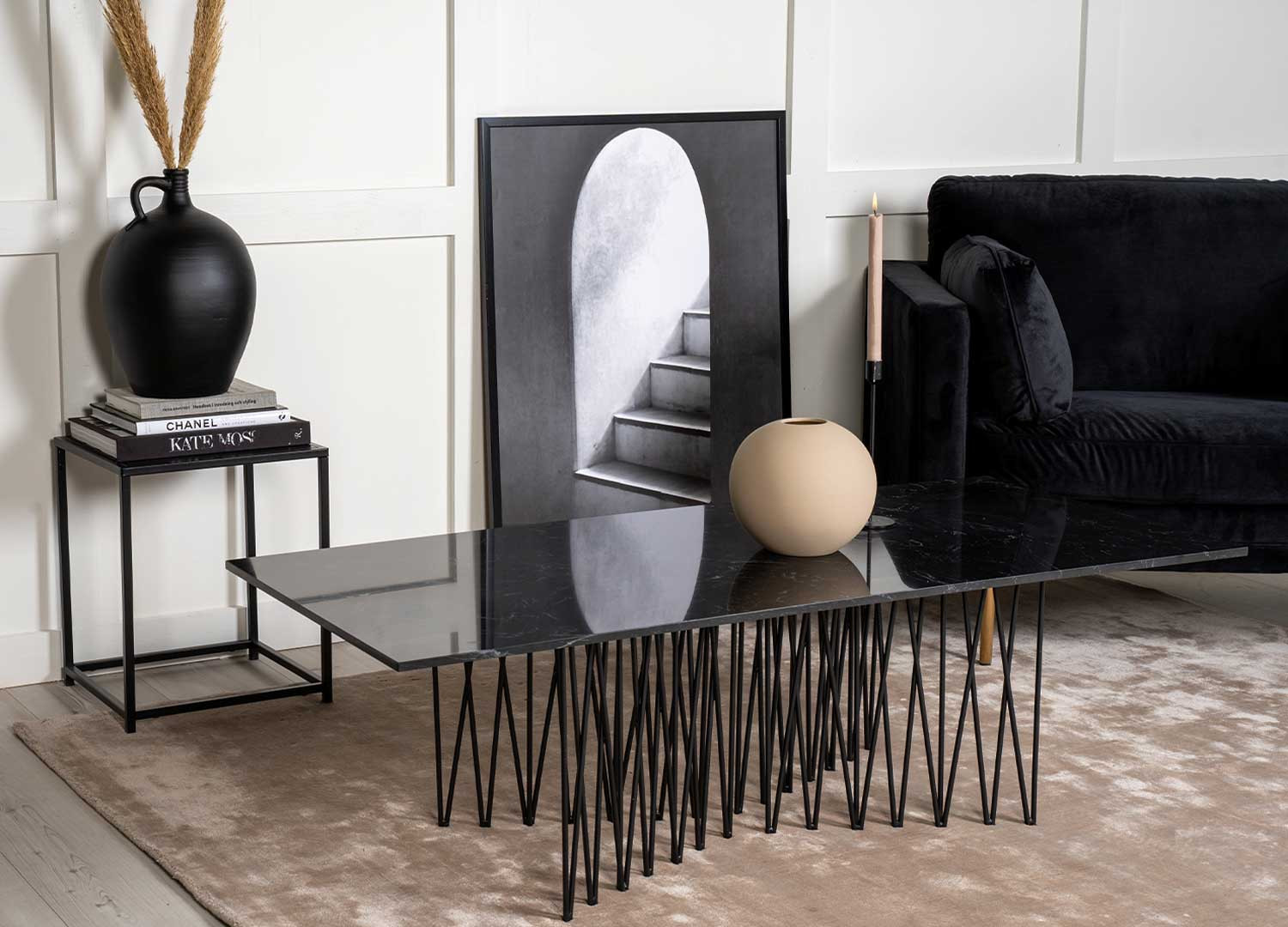 Table basse rectangulaire aspect marbre noir et pieds acier