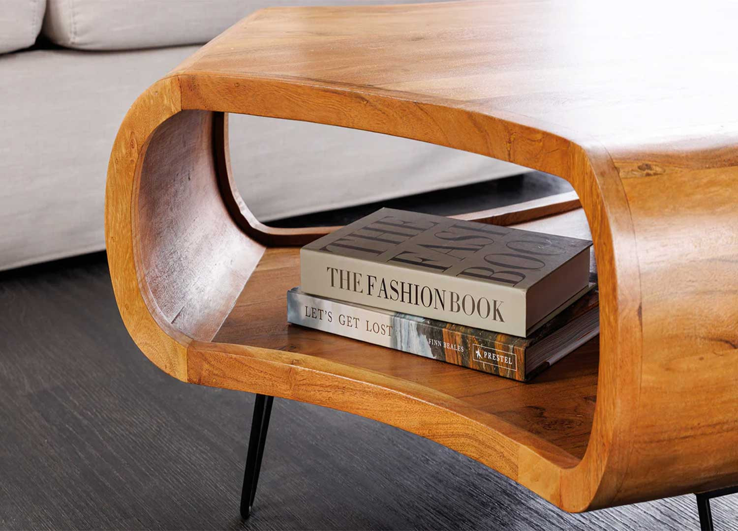 Table basse rétro en acacia finition miel Nivor