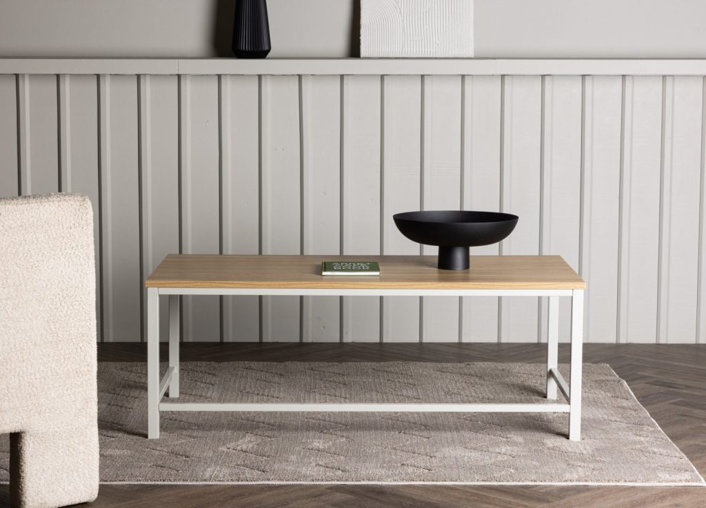 Table basse Rise grège dans un salon contemporain