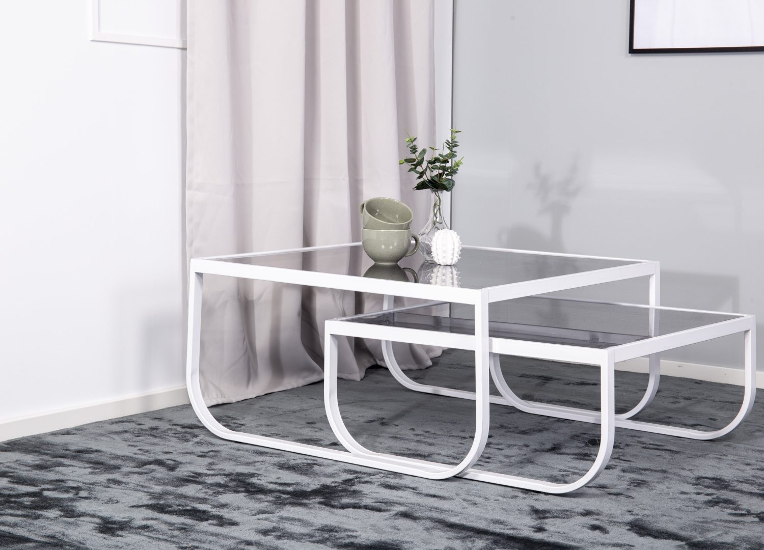 Table basse Rocker blanc dans un salon contemporain