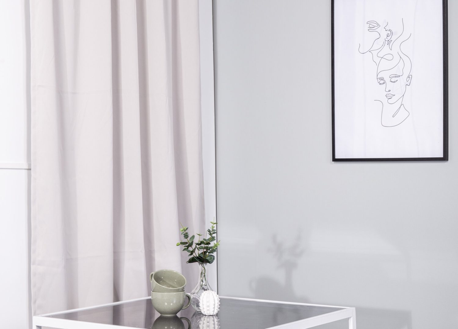 Table basse Rocker blanc dans un salon contemporain