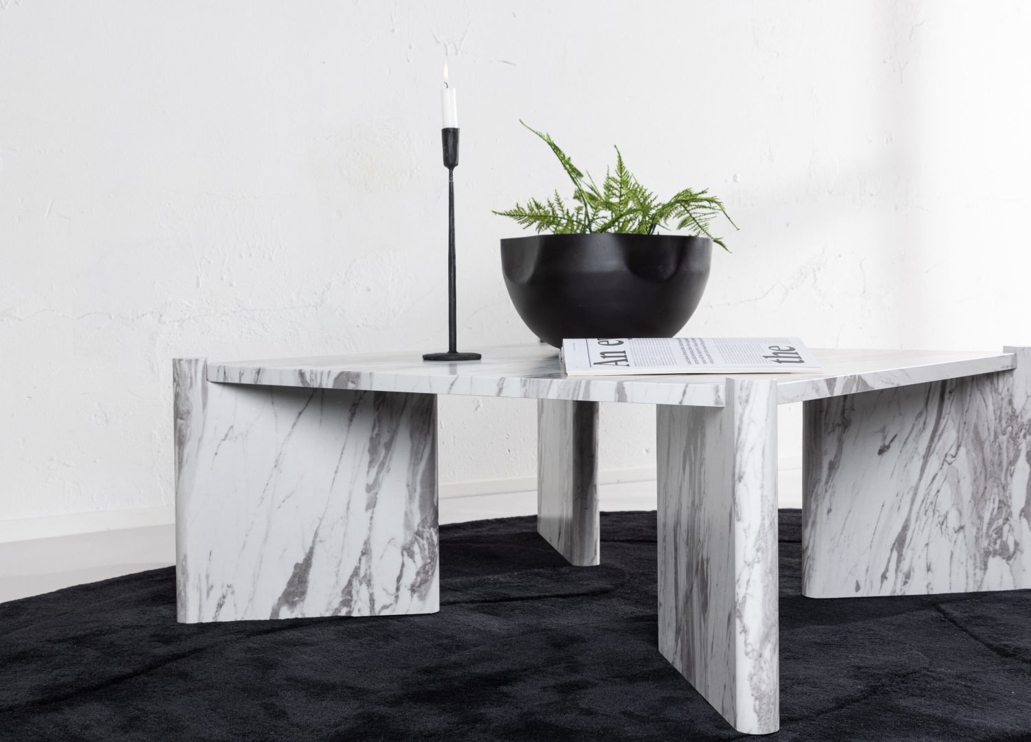 Table basse Rogaland blanc dans un salon contemporain