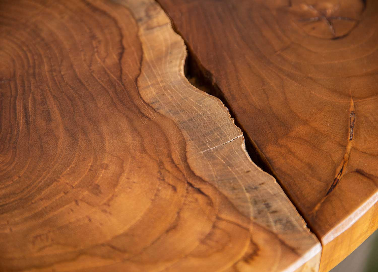 Table basse ronde bois de teck et pied épingle