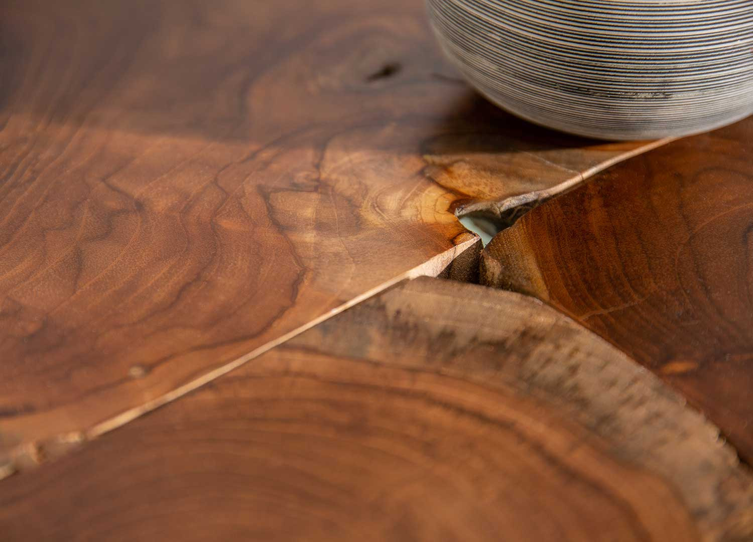 Table basse ronde bois de teck et pied épingle