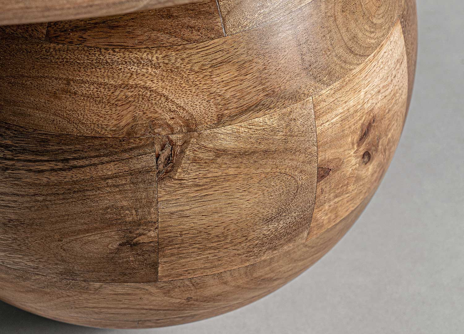 Table basse ronde en manguier et pieds ronds Bocksberg