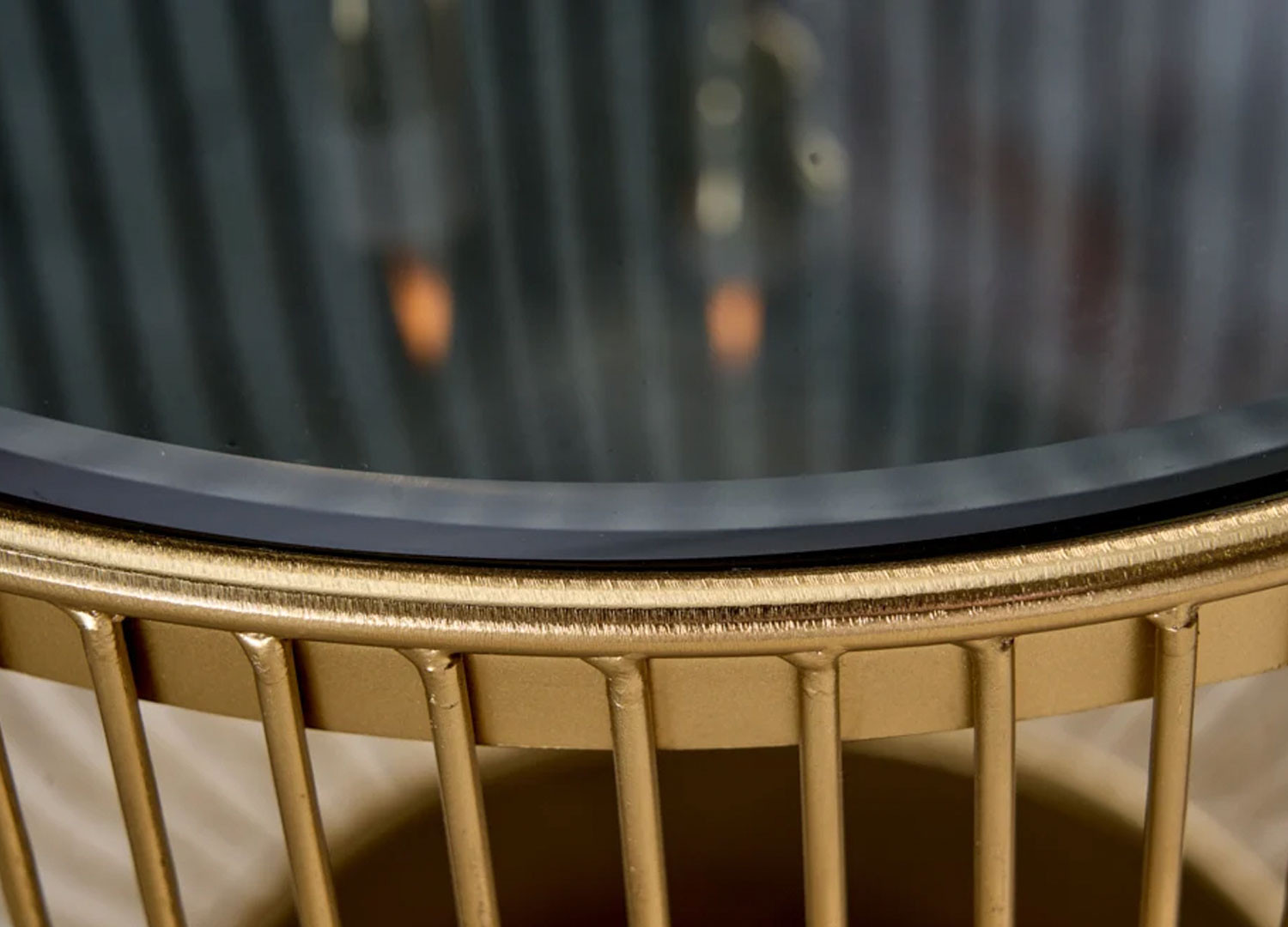Table basse ronde verre noir et métal doré