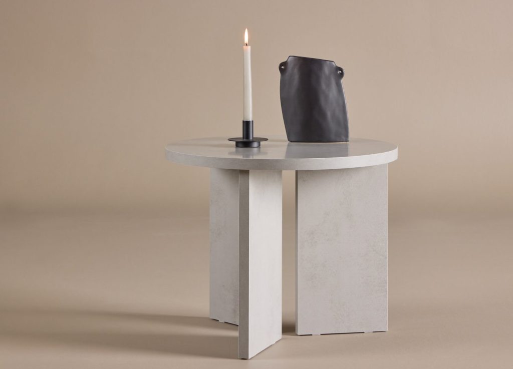 Table basse Söderhamn gris dans un salon contemporain