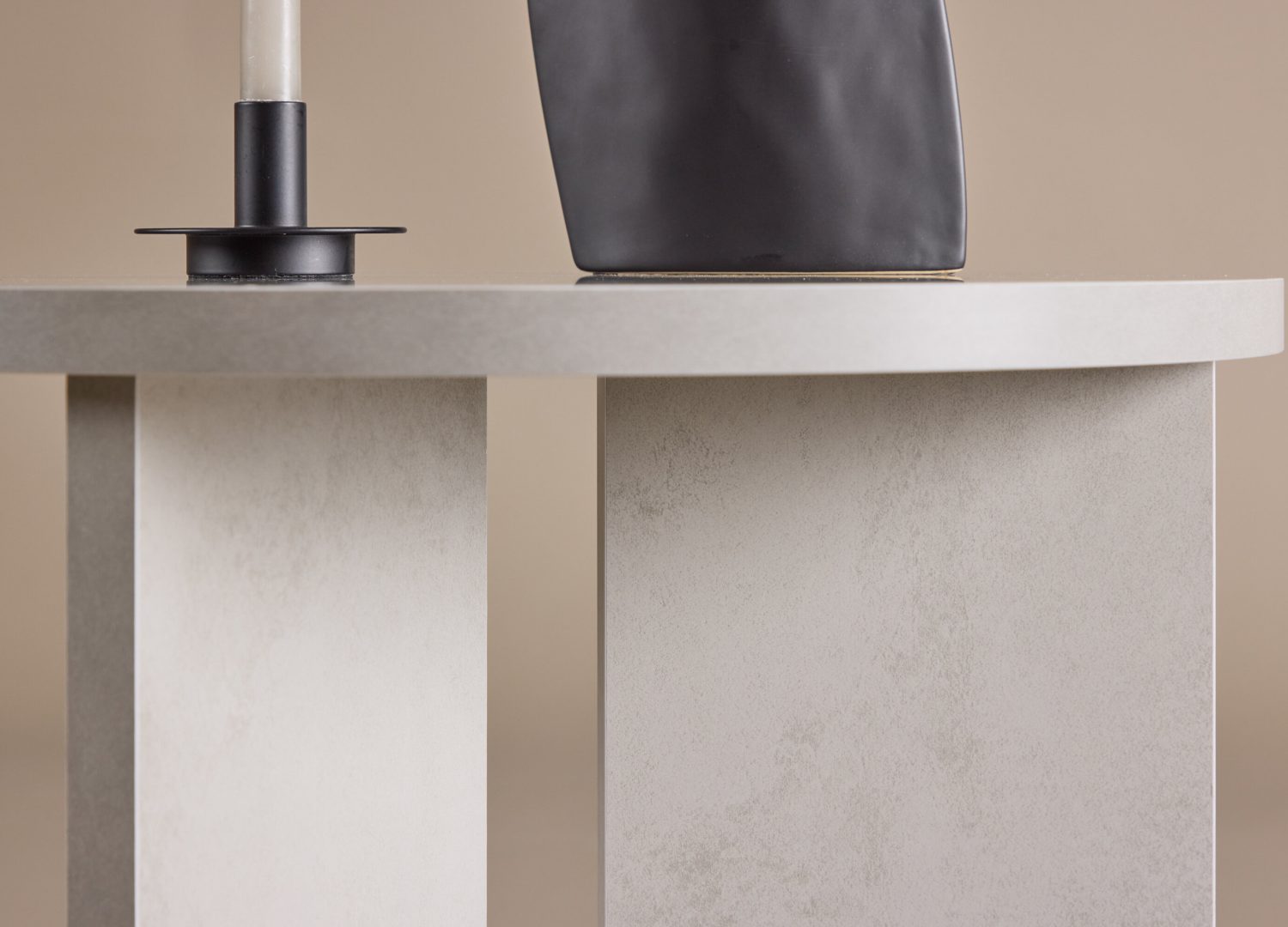 Table basse Söderhamn gris dans un salon contemporain