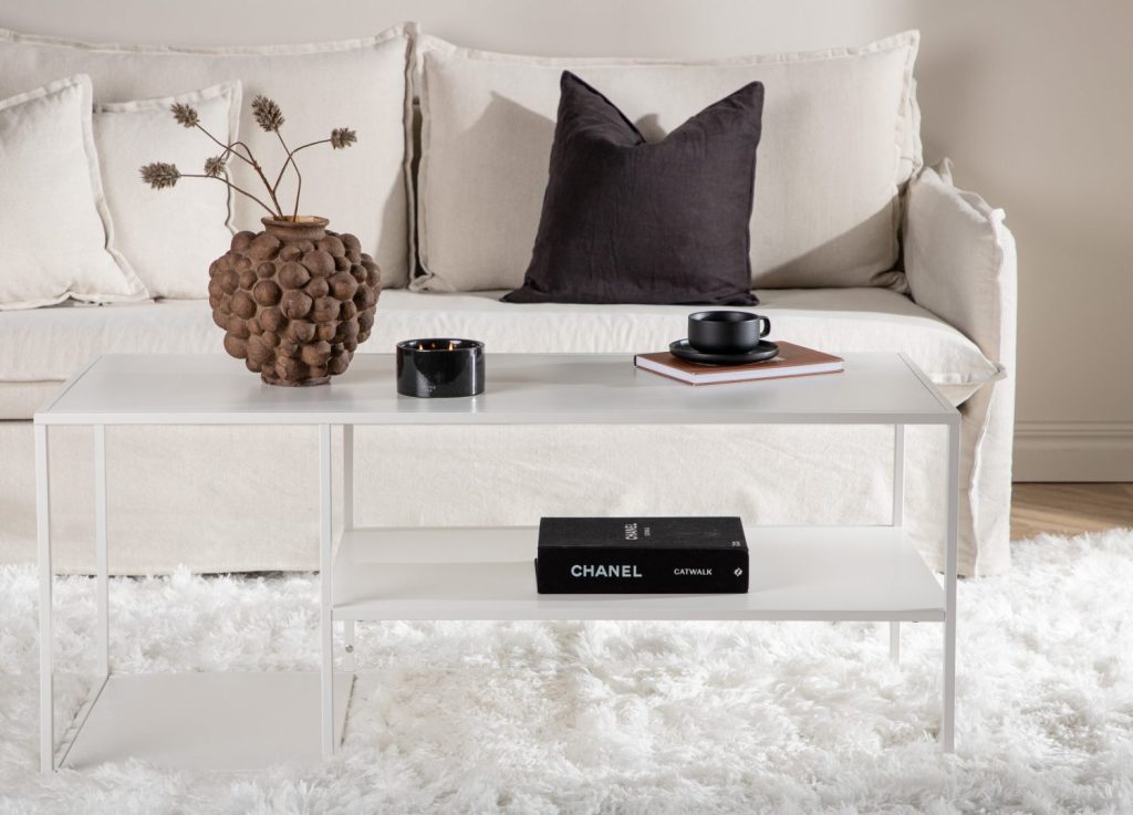 Table basse Staal blanc dans un salon contemporain