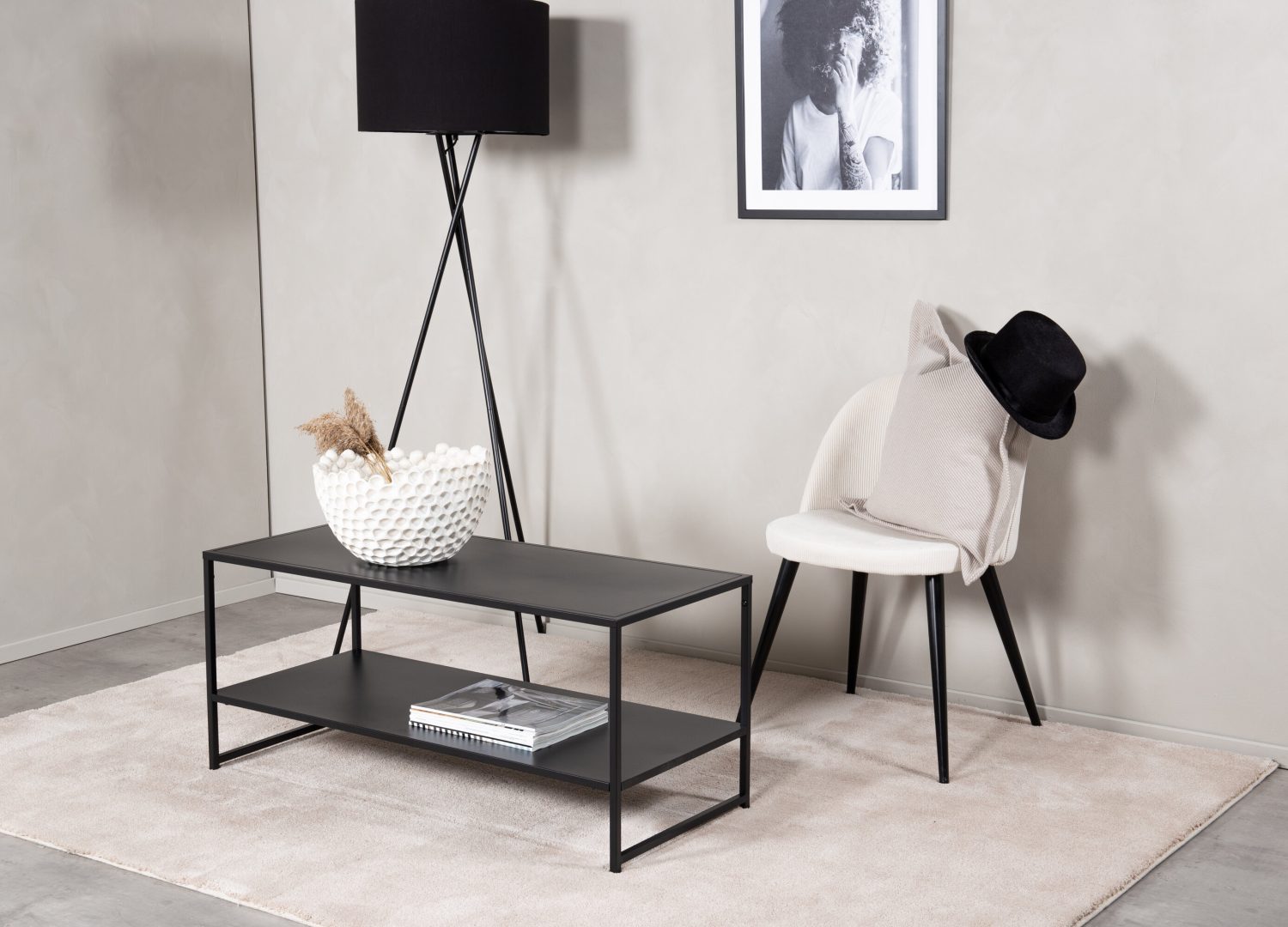 Table basse Staal noir dans un salon contemporain