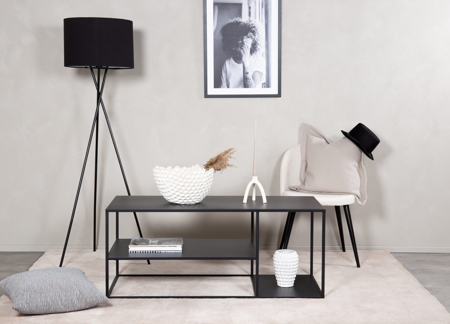 Table basse Staal noir dans un salon contemporain