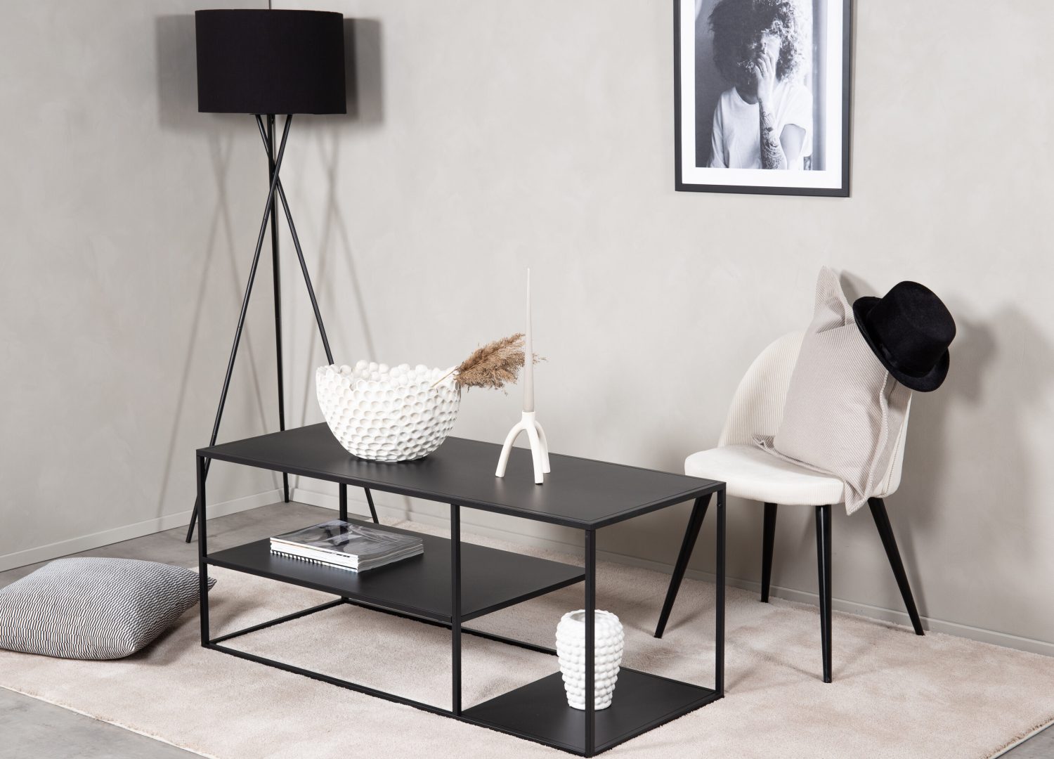 Table basse Staal noir dans un salon contemporain