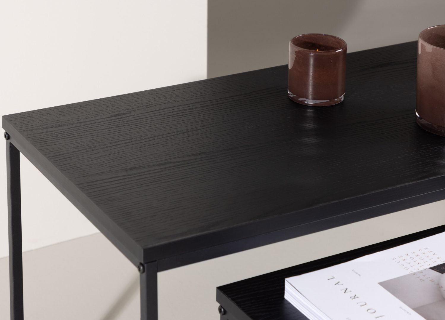 Table basse Staal noir dans un salon contemporain