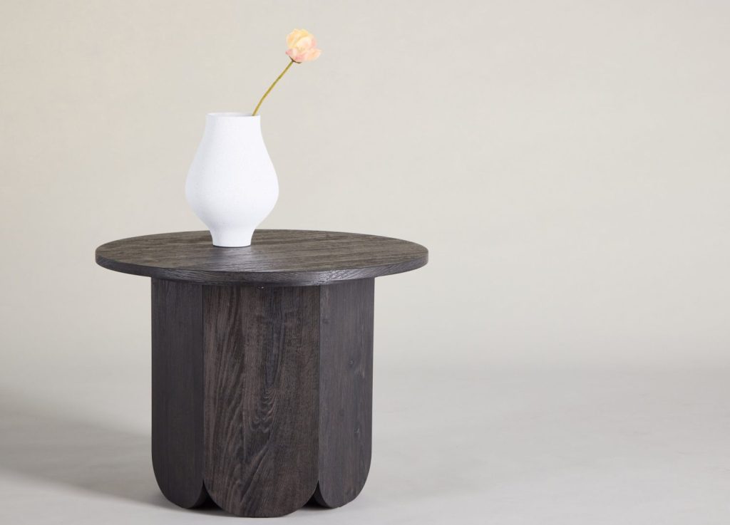Table basse Tekla noir dans un salon contemporain