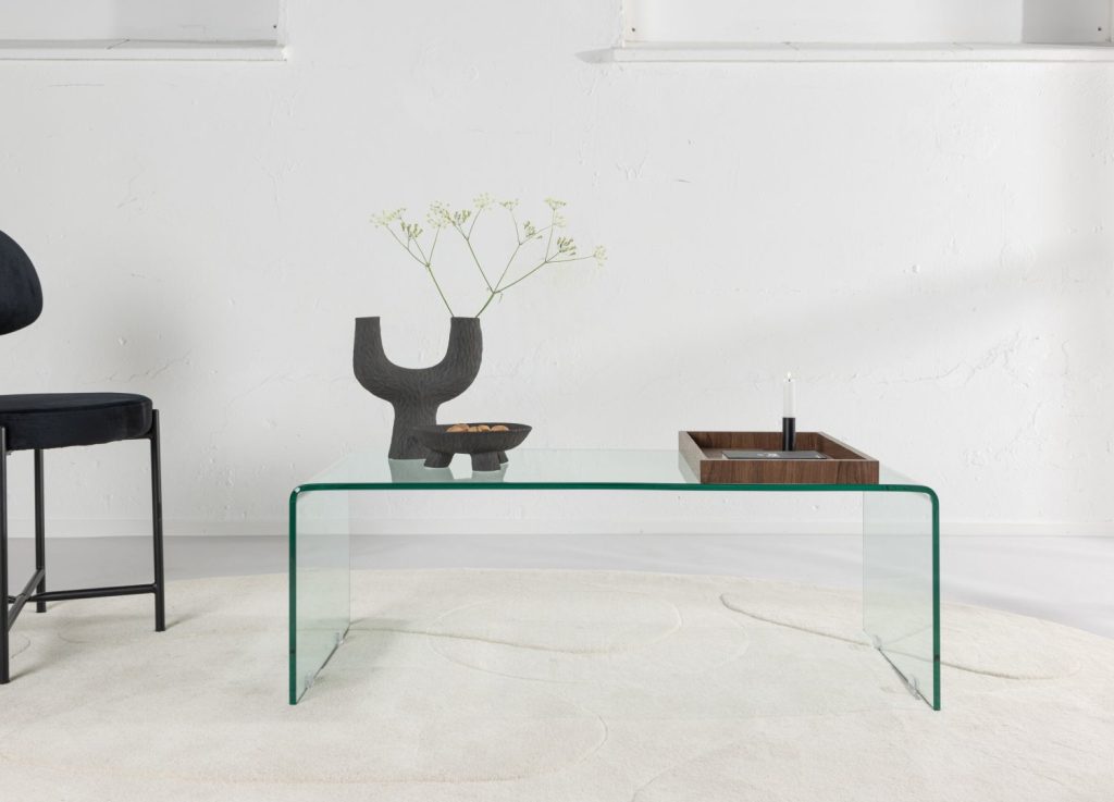 Table basse Telemark transparent dans un salon contemporain