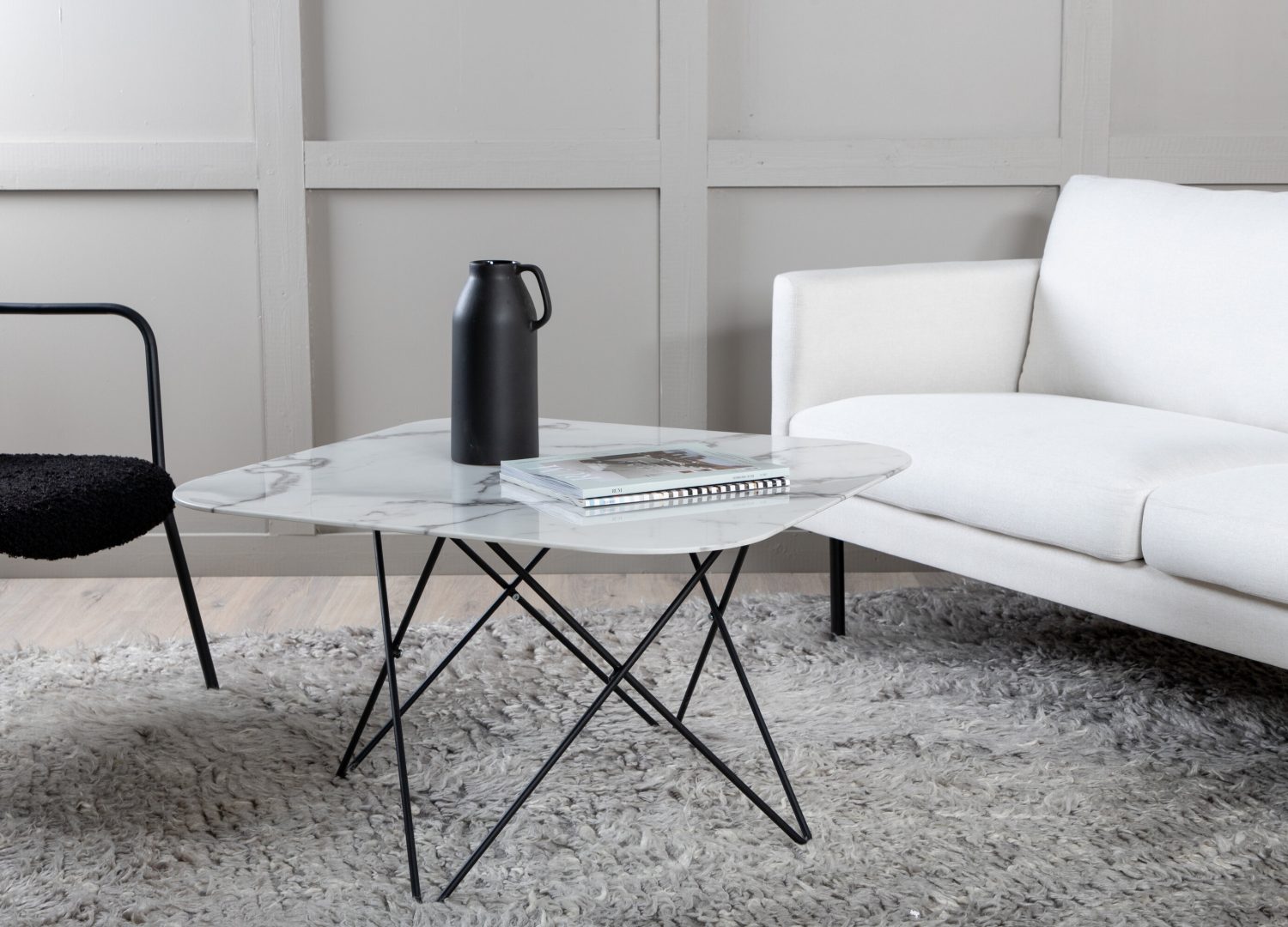 Table basse Tristar blanc dans un salon contemporain