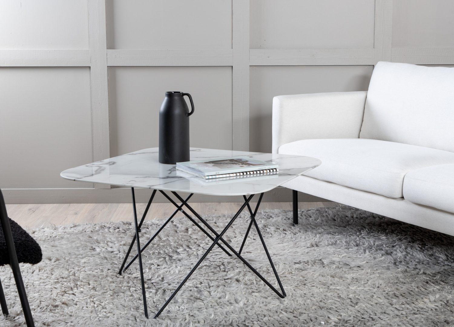 Table basse Tristar blanc dans un salon contemporain