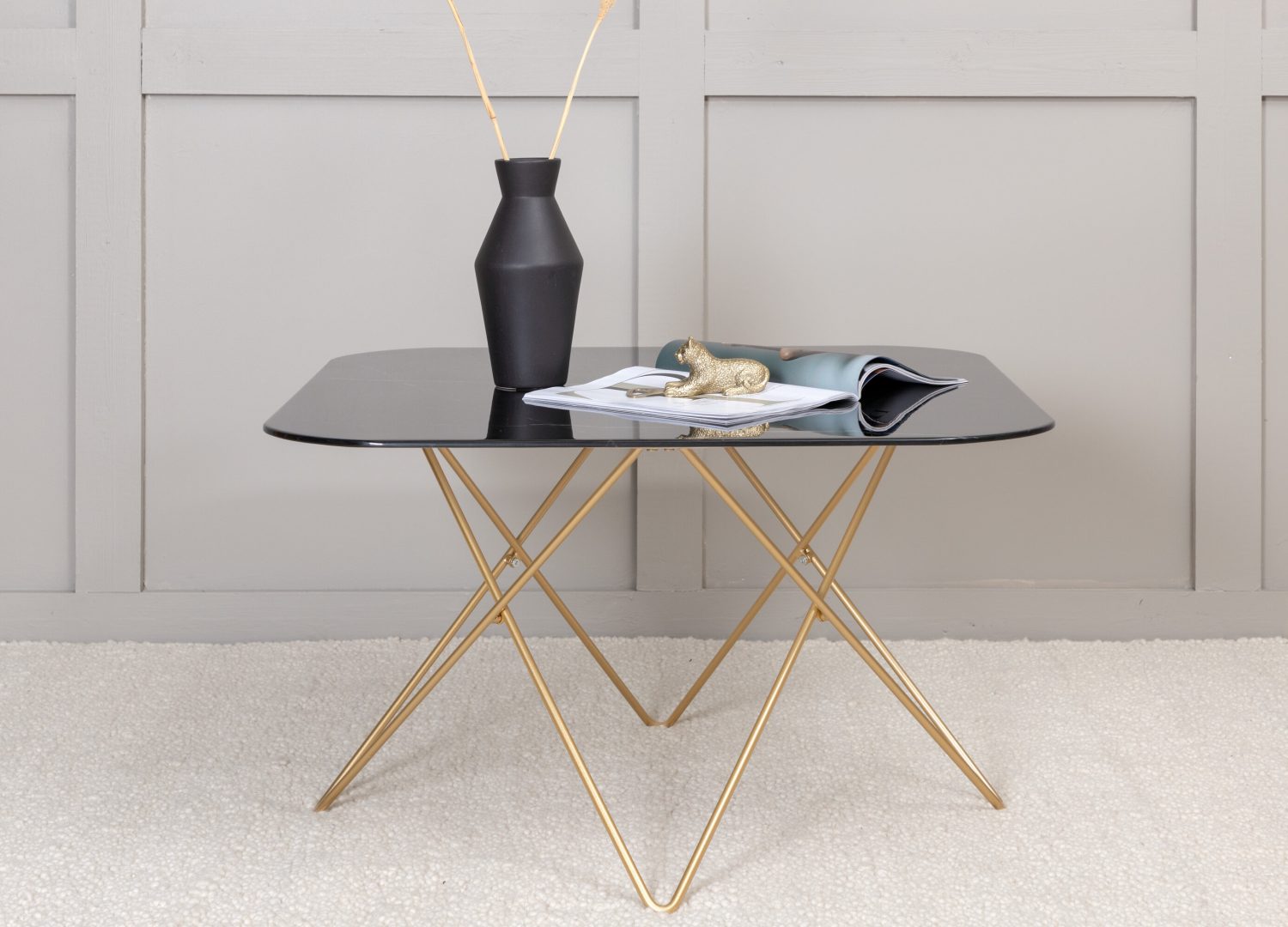 Table basse Tristar noir dans un salon contemporain