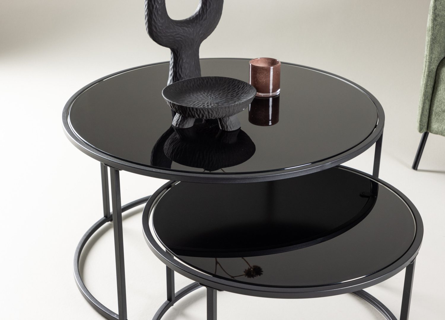 Table basse Twin noir dans un salon contemporain
