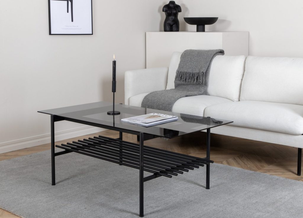 Table basse Von Staf noir dans un salon contemporain