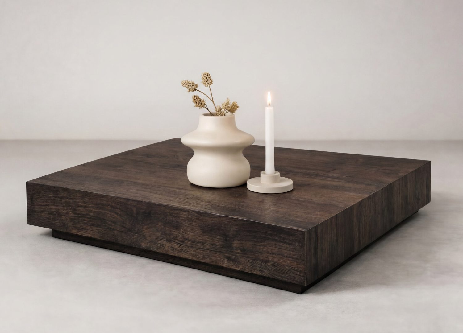 Table basse York moka dans un salon contemporain